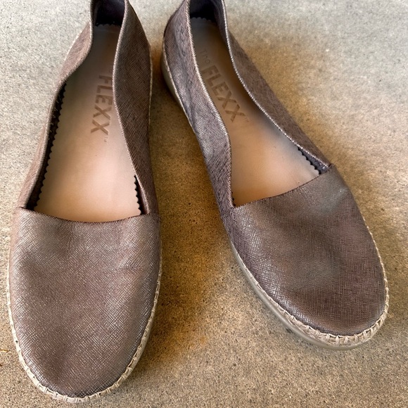 THE FLEXX Women's Textured Metallic Brown Espadrille Flats - Picture 1 of 16